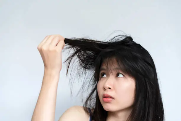 Woman with dry frizzy hair before using HEHR conditioner UK